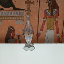 Load image into Gallery viewer, Collectable oil perfume bottle
