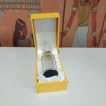 Load image into Gallery viewer, Collectable Crystal oil perfume bottle
