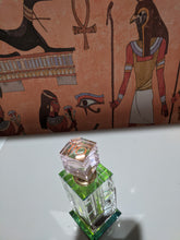 Load image into Gallery viewer, 3 D latest home design Crystal bottle
