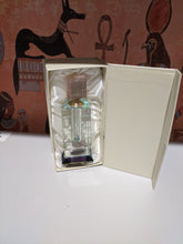 Load image into Gallery viewer, 3 D latest home design Crystal bottle

